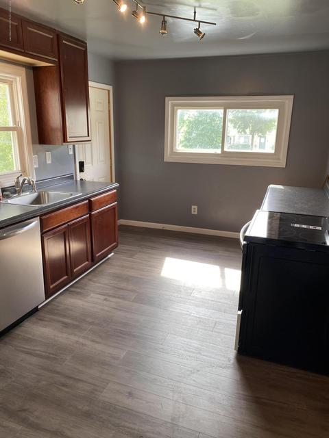 904 Baker St, Lansing, MI 48910 photo 4