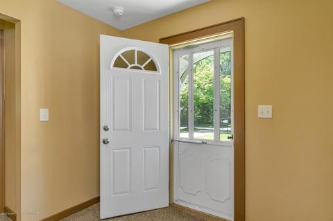 2109 Alpha St, Lansing, MI 48910 photo 6