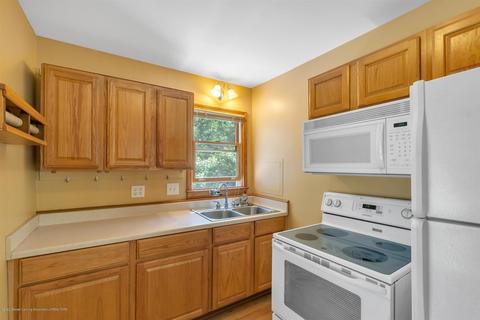 2109 Alpha St, Lansing, MI 48910 photo 12