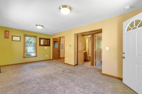 2109 Alpha St, Lansing, MI 48910 photo 9