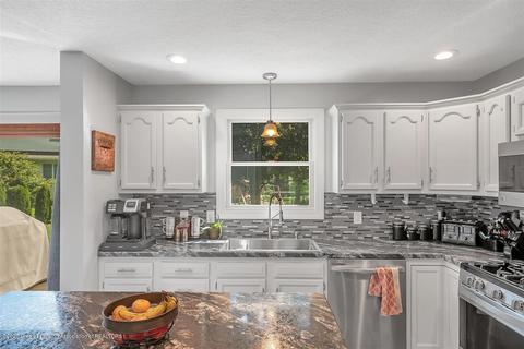 410 Windyrush Ln, Dewitt, MI 48820 photo 13
