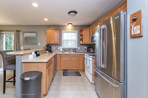 121 W Webb Rd, Dewitt, MI 48820 photo 10
