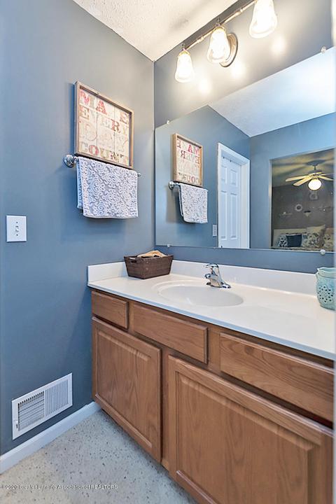 121 W Webb Rd, Dewitt, MI 48820 photo 15