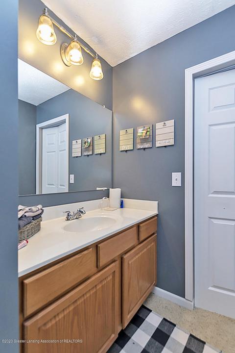121 W Webb Rd, Dewitt, MI 48820 photo 17