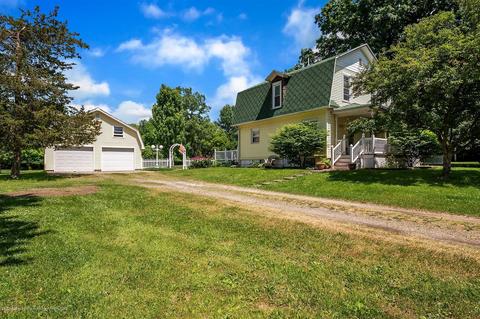 2403 E Cavanaugh Rd, Lansing, MI 48910 photo 2