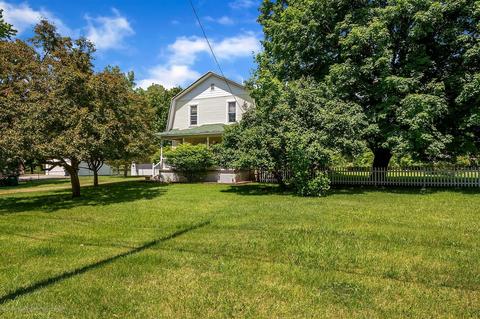 2403 E Cavanaugh Rd, Lansing, MI 48910 photo 1