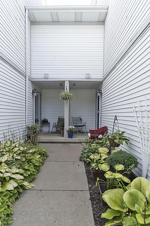 5704 Shaw St # 3, Haslett, MI 48840 photo 2