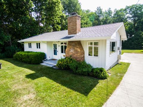 4841 Sunset Dr, Perrinton, MI 48871 photo 1