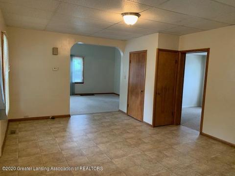 309 E Cass St, Saint Johns, MI 48879 photo 4