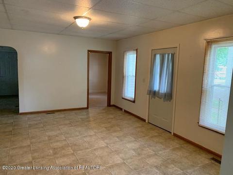 309 E Cass St, Saint Johns, MI 48879 photo 9