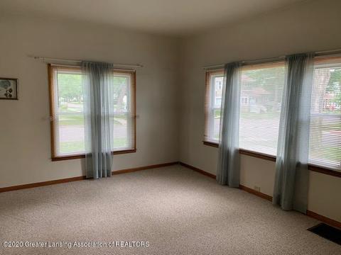 309 E Cass St, Saint Johns, MI 48879 photo 8