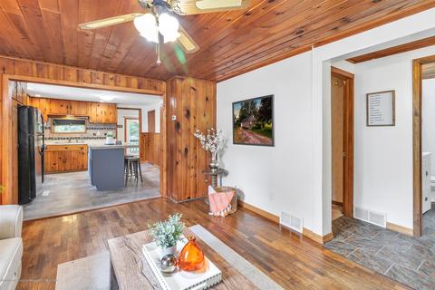1371 Bennett Rd, Lansing, MI 48906 photo 10