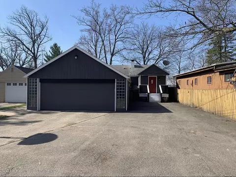 6243 E Lake Dr, Haslett, MI 48840 photo 2