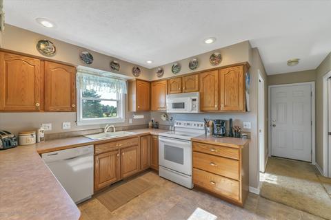 5260 W Howe Rd, Dewitt, MI 48820 photo 14