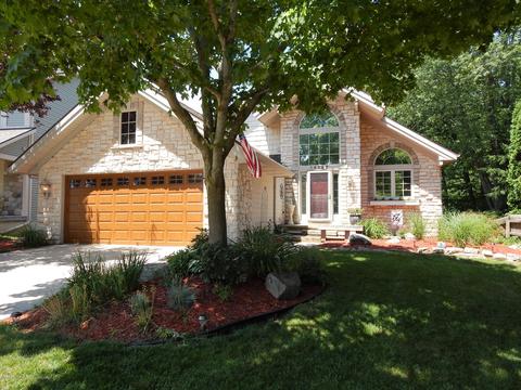 16797 Cedarbrook Dr, Haslett, MI 48840 photo 1