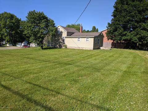 243 Dutton St, Eaton Rapids, MI 48827 photo 2