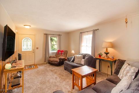 318 E Willard Ave, Lansing, MI 48910 photo 2