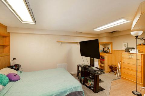 318 E Willard Ave, Lansing, MI 48910 photo 13