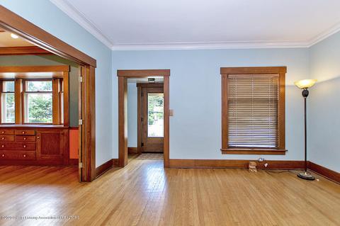 403 Bartlett St, Lansing, MI 48915 photo 3
