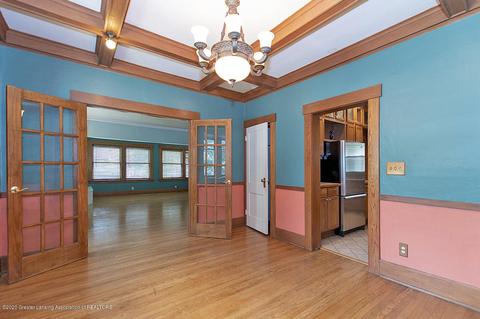 403 Bartlett St, Lansing, MI 48915 photo 9