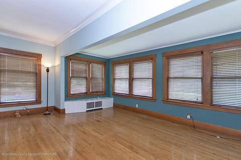 403 Bartlett St, Lansing, MI 48915 photo 8