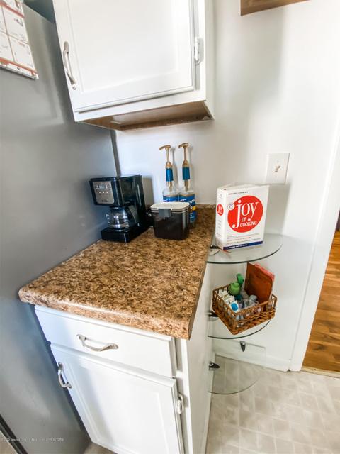 4427 Devonshire Ave, Lansing, MI 48910 photo 7