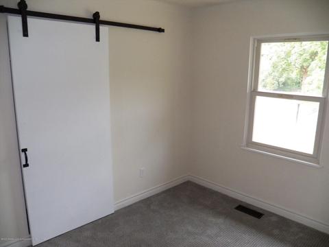 3215 Schultz St, Lansing, MI 48906 photo 7