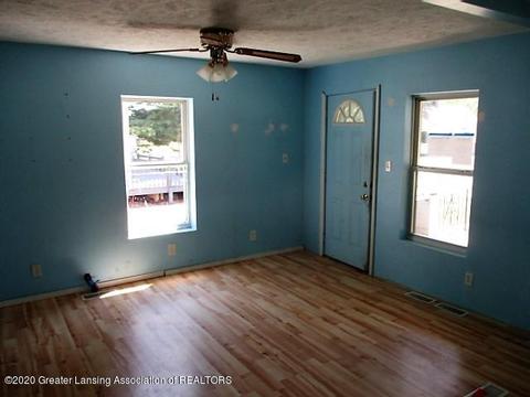 527 E Paulson St, Lansing, MI 48906 photo 2