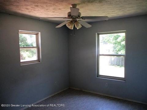 527 E Paulson St, Lansing, MI 48906 photo 6