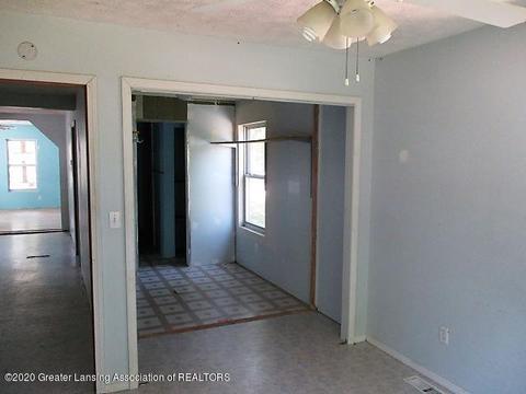 527 E Paulson St, Lansing, MI 48906 photo 8