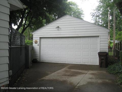 205 E Syringa Dr, Lansing, MI 48910 photo 2