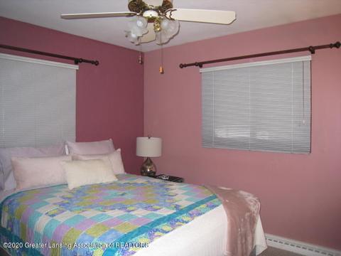 205 E Syringa Dr, Lansing, MI 48910 photo 18