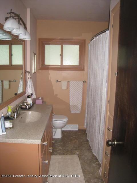 205 E Syringa Dr, Lansing, MI 48910 photo 20