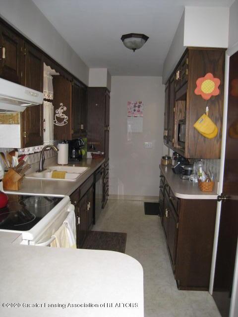 205 E Syringa Dr, Lansing, MI 48910 photo 12