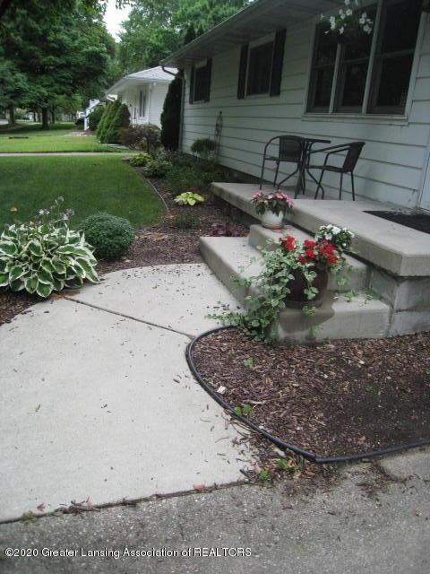 205 E Syringa Dr, Lansing, MI 48910 photo 8