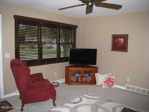 205 E Syringa Dr, Lansing, MI 48910 photo 10