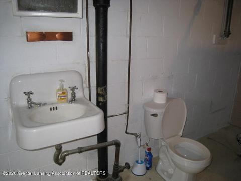 205 E Syringa Dr, Lansing, MI 48910 photo 27