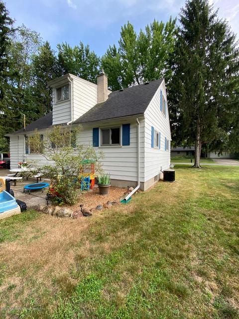 516 Oakdale Dr, Haslett, MI 48840 photo 4
