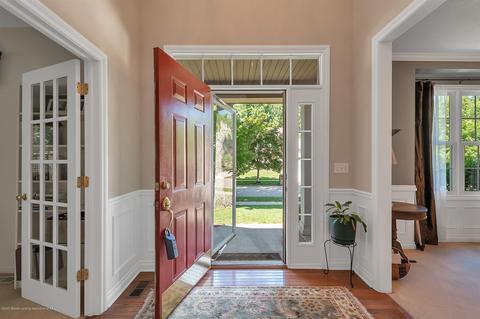 1083 Buckingham Rd, Haslett, MI 48840 photo 5