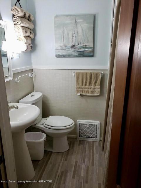 306 E Mcconnell St, Saint Johns, MI 48879 photo 13
