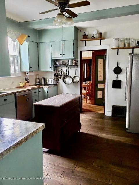 306 E Mcconnell St, Saint Johns, MI 48879 photo 3