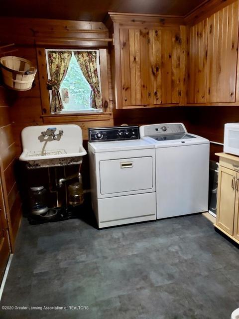 306 E Mcconnell St, Saint Johns, MI 48879 photo 14