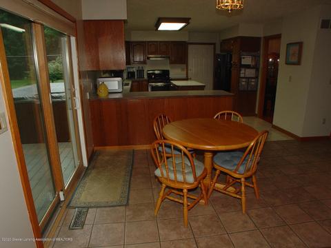 707 Larchmont St, Dewitt, MI 48820 photo 9