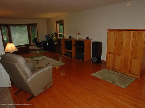 707 Larchmont St, Dewitt, MI 48820 photo 3