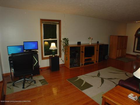 707 Larchmont St, Dewitt, MI 48820 photo 2