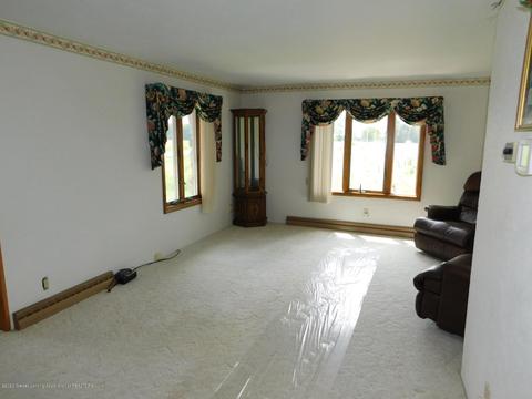 381 N Eifert Rd, Mason, MI 48854 photo 5