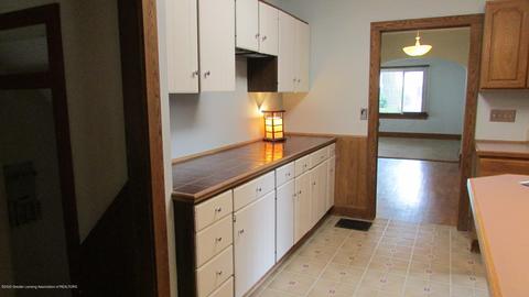 437 E Ash St, Mason, MI 48854 photo 9