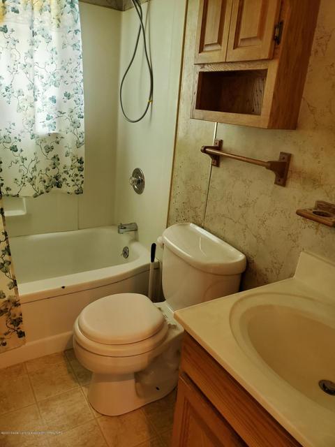 631 Maplehill Ave, Lansing, MI 48910 photo 8