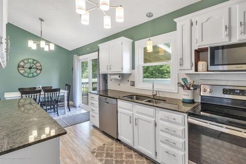 407 Creeping Brook Cir, Dewitt, MI 48820 photo 16