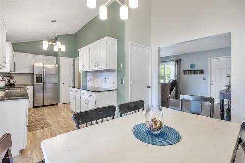 407 Creeping Brook Cir, Dewitt, MI 48820 photo 12